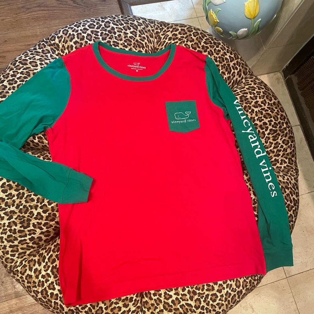 M medium Vineyard Vines Green and red whale long sleeve shirt